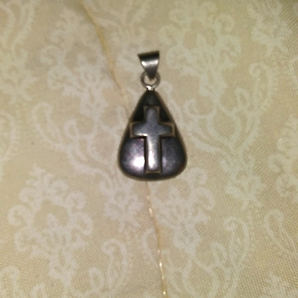 Silver cross pendent